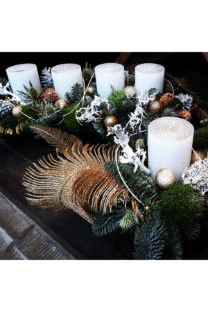 Christmas table arrangement: Gold